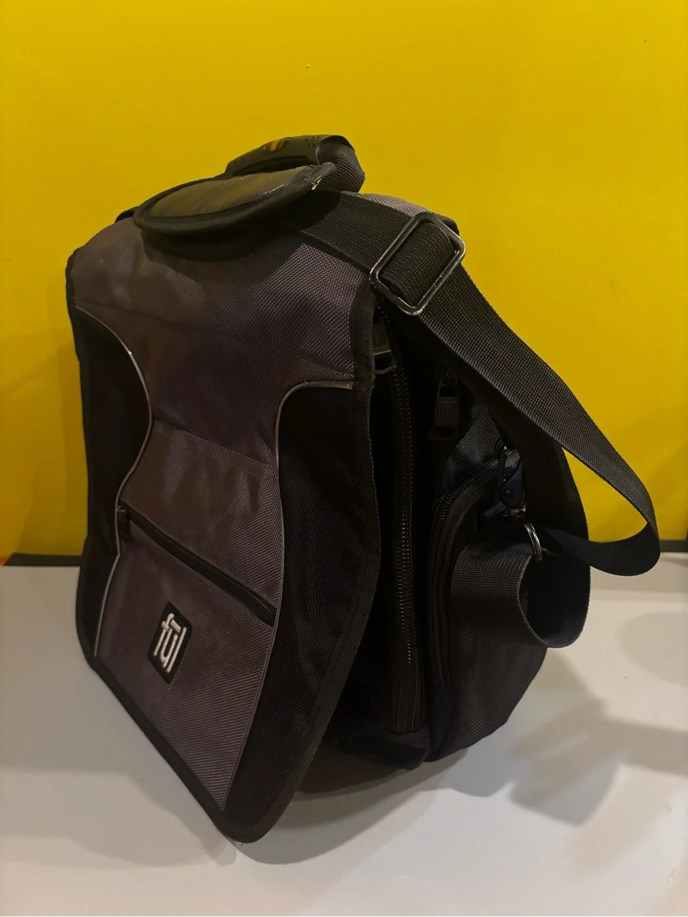 Laptop Messenger Bag in Gray and Black0623